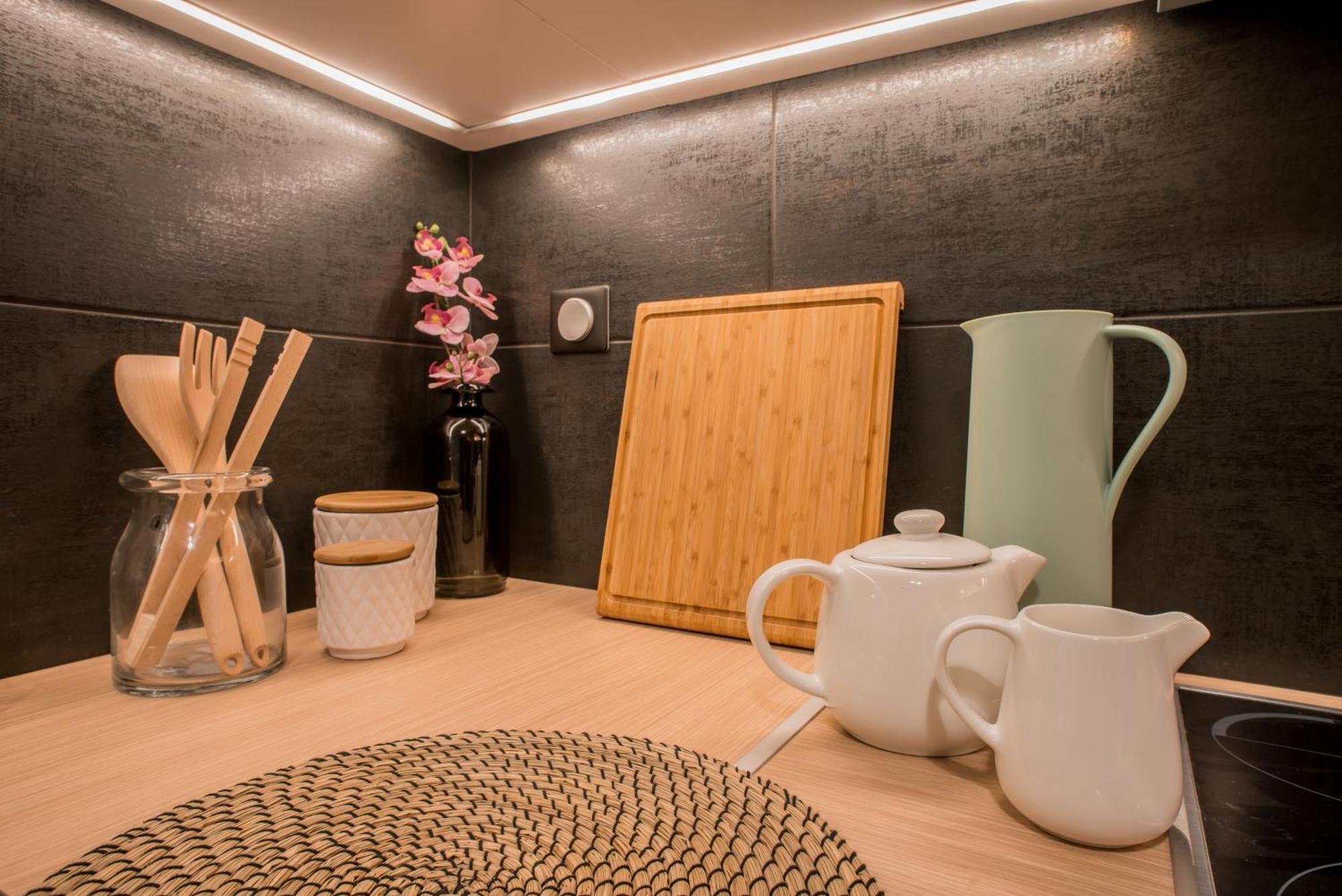 Athenian Living Suites Экстерьер фото